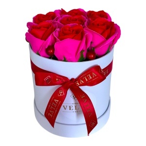 Aranjament floral Glamour Double Color, cutie rotunda cu 7 trandafiri sapun in doua culori, Fucsia-rosu - Img 1
