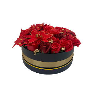 Aranjament floral in cutie neagra rotunda cu craciunite, hortensii si trandafiri de sapun