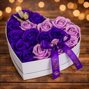 Aranjament floral Intimissimo, 15 trandafiri de sapun si fluturas, Mov-Lila