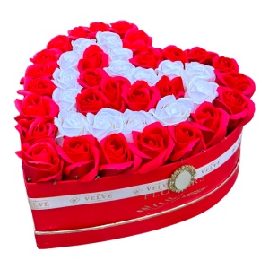 Aranjament floral L’amour en Rose in cutie inima cu 39 trandafiri sapun, Rosu