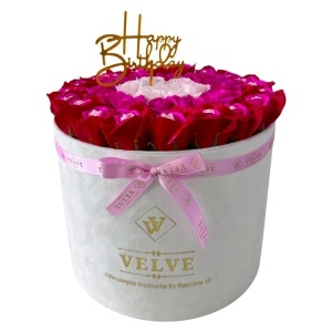 Aranjament Floral Majestic Double Color, cu trandafiri din sapun, in cutie alba de catifea, cu mesaj "Happy Birthday", Rosu-Roz