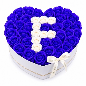 Aranjament floral personalizat cu litera, cutie inima alba cu 49 trandafiri de sapun, Albastru-Alb - Img 6