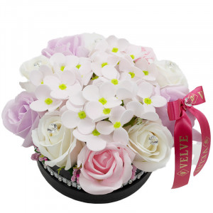 Aranjament floral in cutie neagra cu stras din pietre, trandafiri si hortensii din sapun