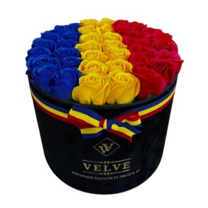 Aranjament floral tricolor cu 41 trandafiri de sapun, in cutie eleganta - Img 2