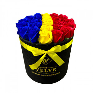 Aranjament floral Tricolor, drapelul Romaniei cu trandafiri din sapun, in cutie rotunda 3