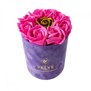 Aranjament floral Velvet, cu 9 trandafiri de sapun, in cutie mov de catifea, Fucsia/Auriu - Img 4