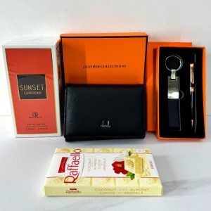 Pachet Orange cu portofel din piele naturala, set breloc si pix asortat, parfum Sunset Gardenia 100ml si 1 ciocolata Raffaelo