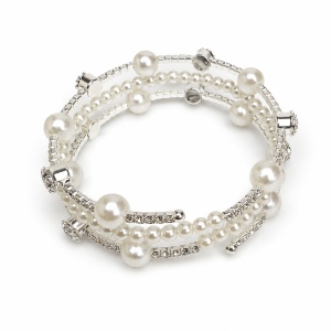 Bratara multisir argintie cu perle albe si cristale stralucitoare, cu design flexibil si elegant, in cutie cadou