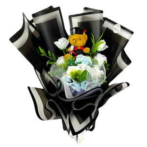 Buchet absolvire 2026 Graduate, cu ursulet cu toca, trandafiri, flori de mac si plante artificiale, Alb-Negru