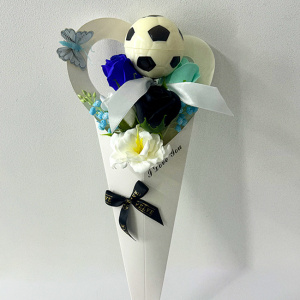 Buchet Elegant cu trandafiri de sapun, flori artizanale si decoratiune minge - Img 4