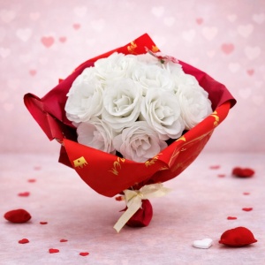 Buchet Glitter White Roses cu 21 trandafiri albi decorativi premium, 37 cm - Img 3