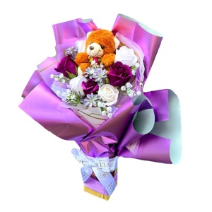 Buchet Pink Love, trandafiri din sapun, plante artificiale si ursulet, Mov