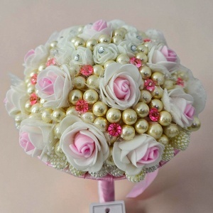 Buchet mireasa elegant Royal Blush cu trandafiri, perle si cristale roz, 25x20 cm - Img 3