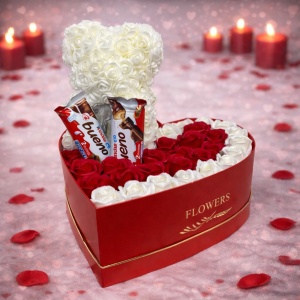 Cadou pentru femei cutie inima rosie cu trandafiri de sapun, ursulet din trandafiri si Kinder Bueno - Img 3