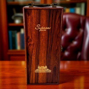 Caseta eleganta din lemn Special Wine, pentru o sticla si trei accesorii vin, Maro - Img 2