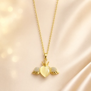 Colier Angel Heart cu pandantiv inima, aripi si coroana, decorat cu cristale, in cutie cadou, Auriu