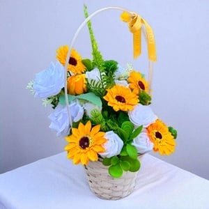 Cos aniversar Floral Collection cu trandafiri, floarea soarelui de sapun si plante artizanale, 37 cm - Img 5