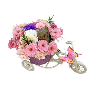 Aranjament floral in cosulet pe suport de bicicleta, roz