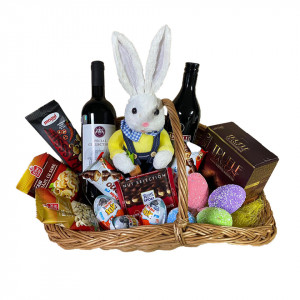 Cos cadou Paste Bunny Family cu vin Merlot, lichior Angelli, dulciuri Kinder si iepuras din plus