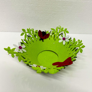Cosulet decorativ verde in doua nuante, din pasla, cu buburuze, flori si ciuperca