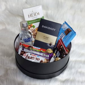 Cutie cadou Absolut, cafea Davidoff, vodca si dulciuri