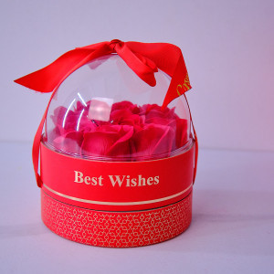 Set elegant din 2 piese, cu trandafiri de sapun in cupola si accesoriu, in cutie cadou, rosu