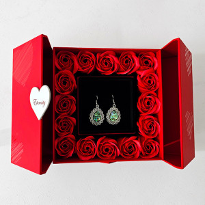 Cutie exclusivista pentru accesorii, cu set cercei Miraj, trandafiri parfumati de sapun, felicitare si punga cadou, Rosu 2