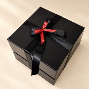 Cutie pentru cadou Black Elegance, neagra cu panglica si fundita, 26x25 cm - Img 2