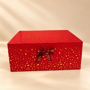 Cutie pentru cadou Golden Dots, rosie cu model auriu si fundita, 25x14 cm - Img 4
