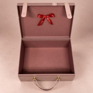 Cutie pentru cadou tip valiza Rose Elegance cu maner si fundita, roz prafuit, 27 x 21 x 11 cm - Img 3