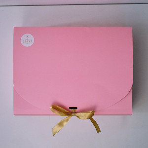 Cutie pentru cadouri, Rosy Elegance, cu funda aurie, Roz, 28x20,5x8 cm