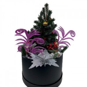 Decoratiune de Craciun Santa Christmas, bradut decorat in cutie cu LED de lumini, globulete, alte decoratiuni craciunite si bomboane FERRERO, 32 X 60 cm
