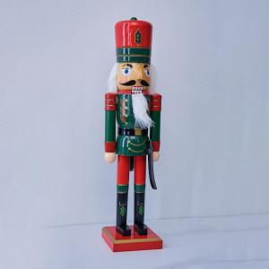 Decoratiune de Craciun, Spargatorul de Nuci imbracat in uniforma festiva, Comandant, Verde, 40cm