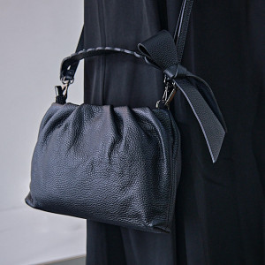 Geanta dama, UrbanElegance, din piele naturala cu fundita decorativa si detalii hobo, Negru