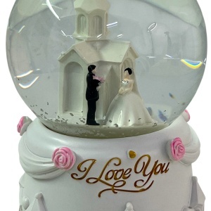 Glob muzical din sticla cu miri, bisericuta si mesaj „I Love You”, cu suport decorativ din rasina - Img 3