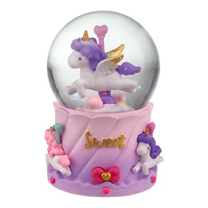 Glob muzical din sticla cu unicorn, pe suport din rasina, cu iluminare, 10x16 cm