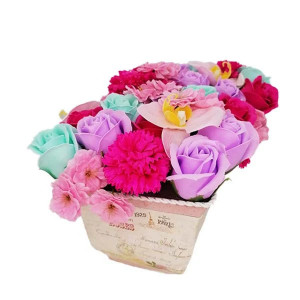 Jardiniera cu aranjament floral deosebit, cu trandafiri de sapun, flori de cires si orhidee,, 27x17x13 cm
