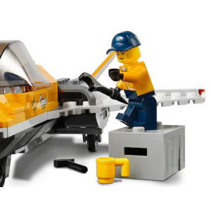 LEGO City Great Vehicles - Transportor de avion cu reactie pentru spectacol aviatic 60289