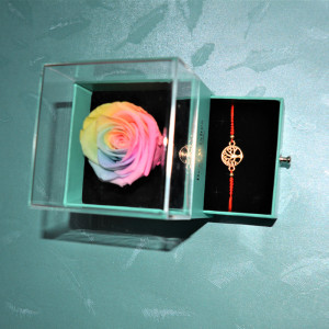Martisor bratara in cutie cu sertar si trandafir criogenat Multicolor