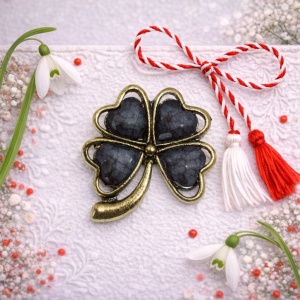 Martisor brosa, trifoi cu patru foi, piatra negra
