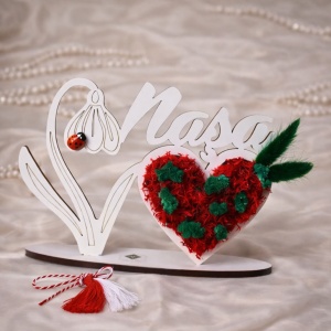 Ornament din lemn Draw Me, ce poate fi personalizat cromatic, cu tematica individuala (Nasa), cu buburuza rosie, licheni stabilizati si imortele, Verde