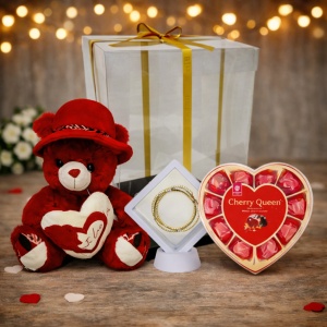 Pachet cadou pentru indragostiti, Sparkle, ursulet de plus 30 cm, set 3 bratari in suport elegant, praline Cherry Queen Rochen 122gr. ambalate in cutie cadou
