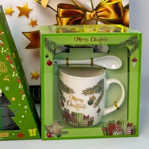 Pachet Christmas Delight, cu odorizant de camera si set cana ceramica, farfurie si lingurita, in punga cadou, Verde - Img 5