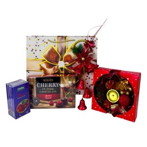 Pachet Christmas Delight, cu praline Roshen Cherry, cutie ceai, set decorativ cu lumânare, in punga tematica