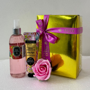 Pachet cadou Eyup, apa de colonie 150ml Eyup Sabri-Tuncer, crema de maini si de corp 50ml Eyup Sabri-Tuncer, tradafir de sapun, in cutie eleganta, Roz