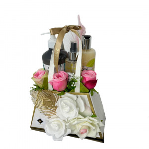 Pachet GiftDay, Lotiune Hidratanta de maini si corp I Love 500ml, Gel de dus I Love 375ml, Spray de corp I Love 150ml si aranjament floral - Img 4