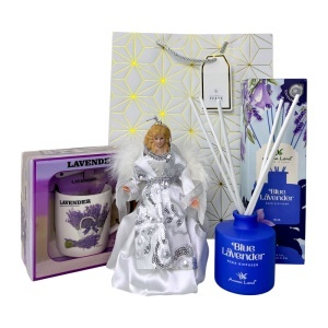 Pachet Lavender Angel, cu set cana ceramica, farfurie si lingurita, difuzor Blue Lavender si inger decorativ alb, in punga cadou