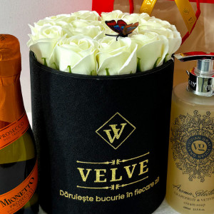 Pachet cadou Sweet Moment, sapun 400ml Vivian Gray, praline Heidi 120gr, prosecco Mionetto 200ml, aranjament floral sapun, in punga cadou