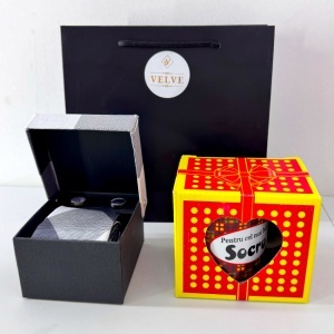 Pachet Twist Elegance pentru socru, cana personalizata si cutie 3 piese cu cravata, batista si butoni, Gri - Img 2