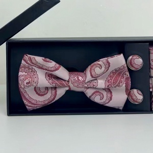 Set 3 piese Elegant pentru barbati, cu papion, butoni si batista din stofa, Roz pal - Img 3